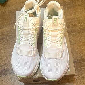 On Running White Sneakers sage 3WE30221186 cloudnova 2 women size 9.5